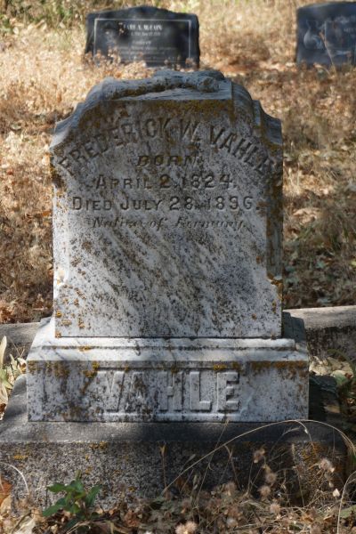 [Picture of Frederick Vahle grave]